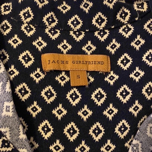 Lightweight button down top - Picture 2 of 4